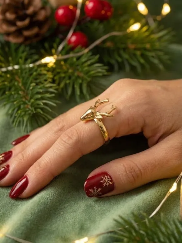 Basraa_92_5_Sterling_Silver_Reindeer_Motif_Gold_Plated_Ring