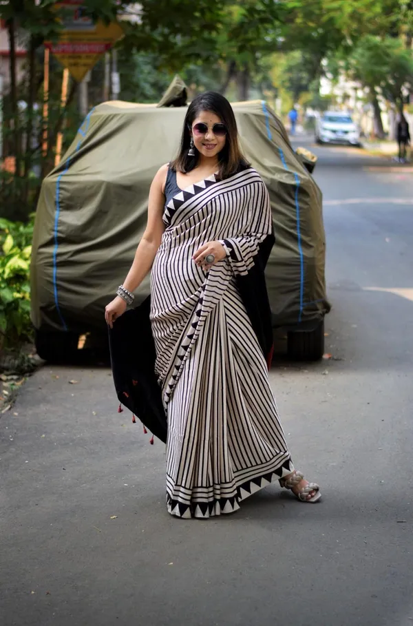 New_Aajrkh_Black_Line_Silk_Modal_Saree_With_Blouse_Pic