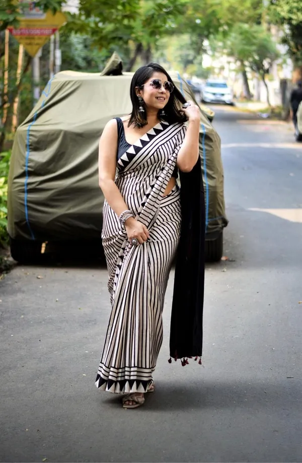 New_Aajrkh_Black_Line_Silk_Modal_Saree_With_Blouse_Pic