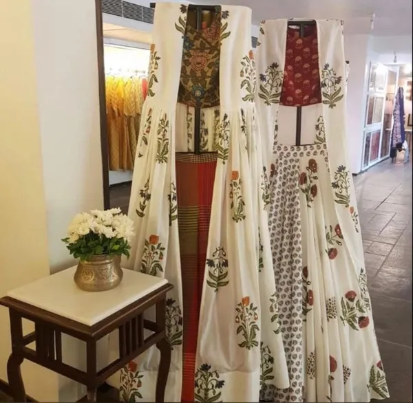 Black_Metal_Premium_Garment_Stand_For_Wardrobe