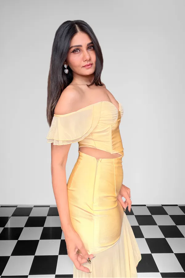 A_Riviera_Rendezvous_With_This_Matching_Set_-_Butter_Yellow