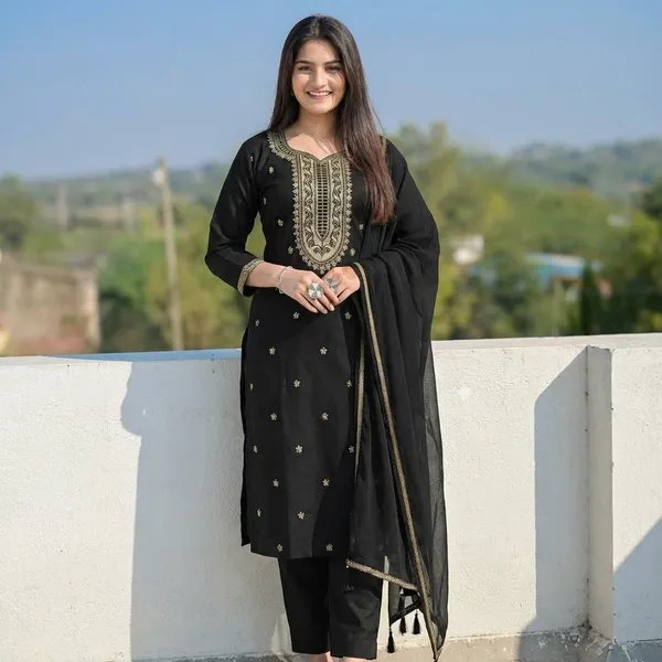 Black_Cotton_Premium_Kurta_Set_For_Women