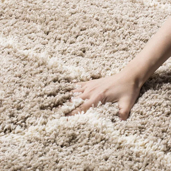Modern_Micro_Fiber_Rug_Carpet_For_Hall_Bedroom_Kichen_Kids_Room_Baby_Room_Etc_Color_Beige_N_Ivory