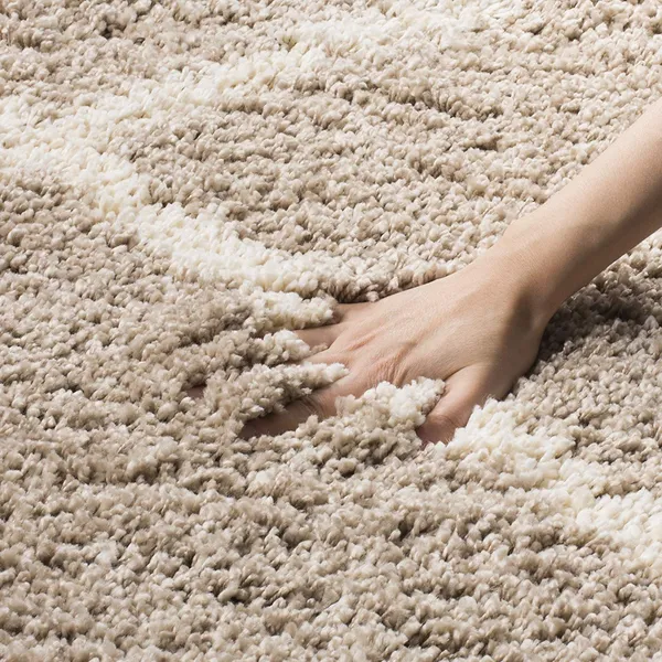 Modern_Micro_Fiber_Rug_Carpet_For_Hall_Bedroom_Kichen_Kids_Room_Baby_Room_Etc_Color_Beige_And_Ivory