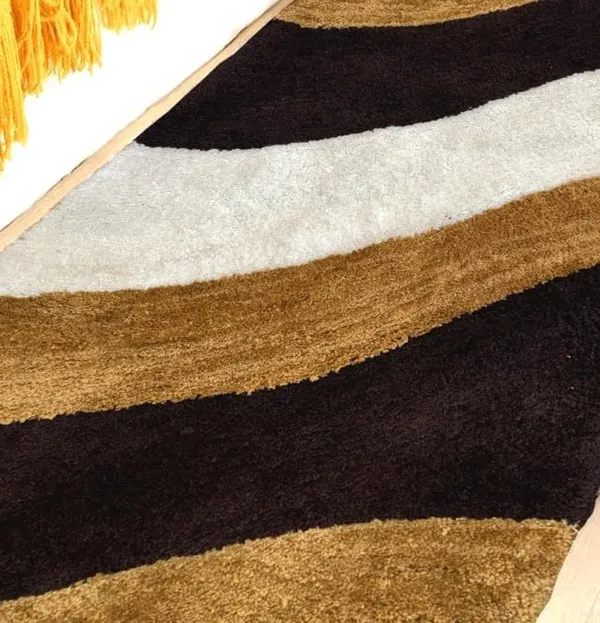 Modern_Polyester_Anti_Slip_Shaggy_Fluffy_Rugs_And_Carpet_For_Bedroom_Hall_Kids_Room_Guest_Room_Etc_Color_Coffee_Line