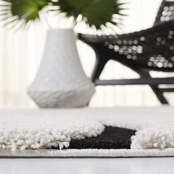 Luxury_Shaggy_Carpet_With_Non_Slip_Backing_Perfect_For_Living_Room_Bedroom_Etc_Crl_Ivory_Black