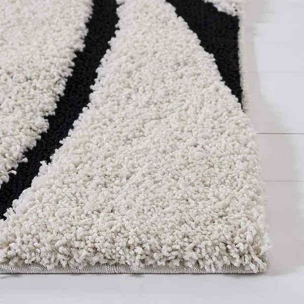 Luxury_Shaggy_Carpet_With_Non_Slip_Backing_Perfect_For_Living_Room_Bedroom_Etc_Crl_Ivory_Black