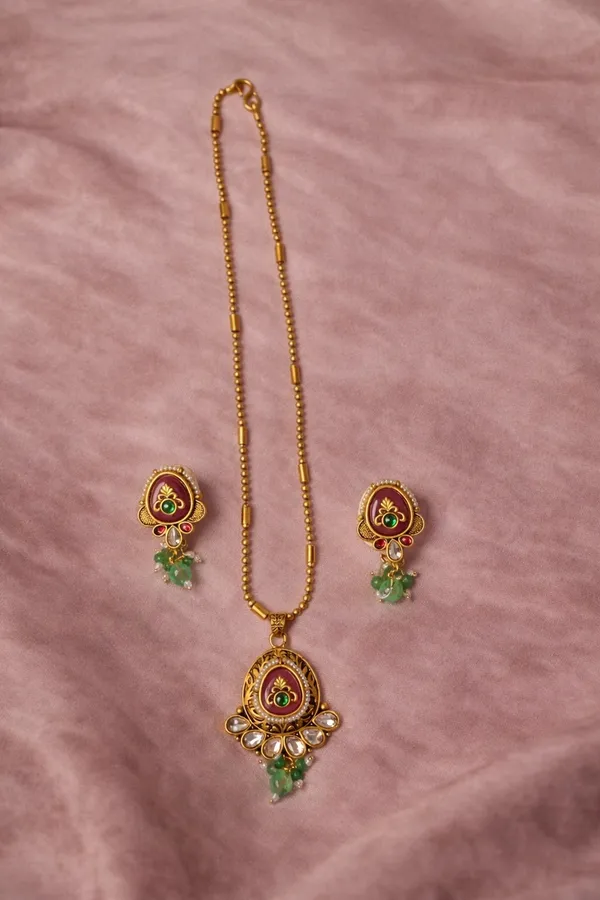 Multicolor_Antique_Gold_Kundan_Green_Bead_Necklace_Set_For_Women