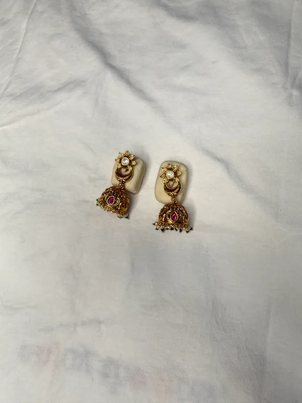 Multicolor_Antique_Gold-Toned_Kundan_Necklace_Set_With_Jhumka_Earrings_For_Women