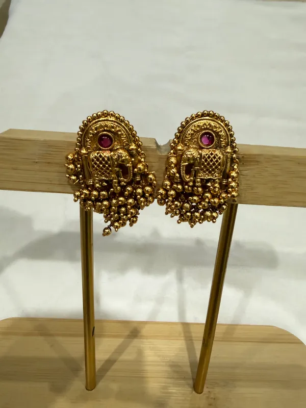 Gold-Tone_Kundan_Pendant_Necklace_&_Earrings_Set_For_Women