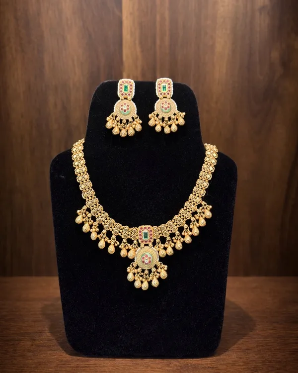 Antique_Gold-Toned_Copper_Alloy_Kundan_Green_Pink_Necklace_Set_For_Women