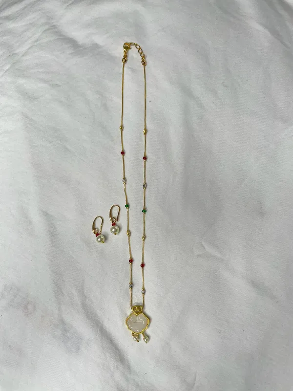 Multicolor_Gold-Toned_Stone_Necklace_With_Earrings_Set_For_Women