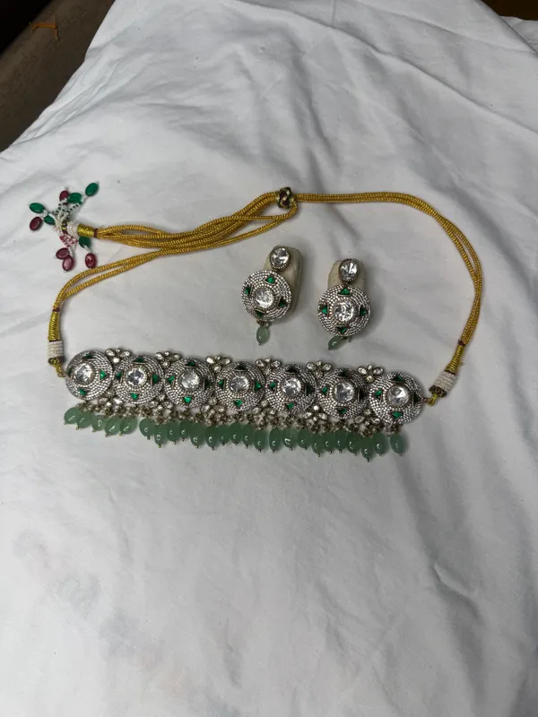 Silver-Tone_Kundan_Choker_Necklace_Set_With_Green_Bead_Drops_For_Women