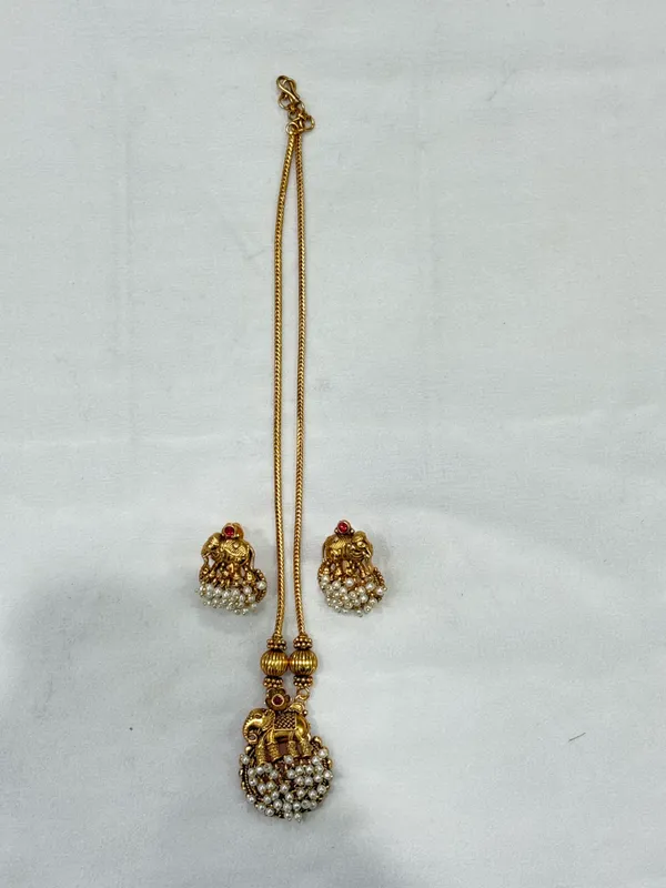 Multicolor_Alloy_Antique_Gold_Kundan_Pearl_Red_Stone_Necklace_Set_For_Women