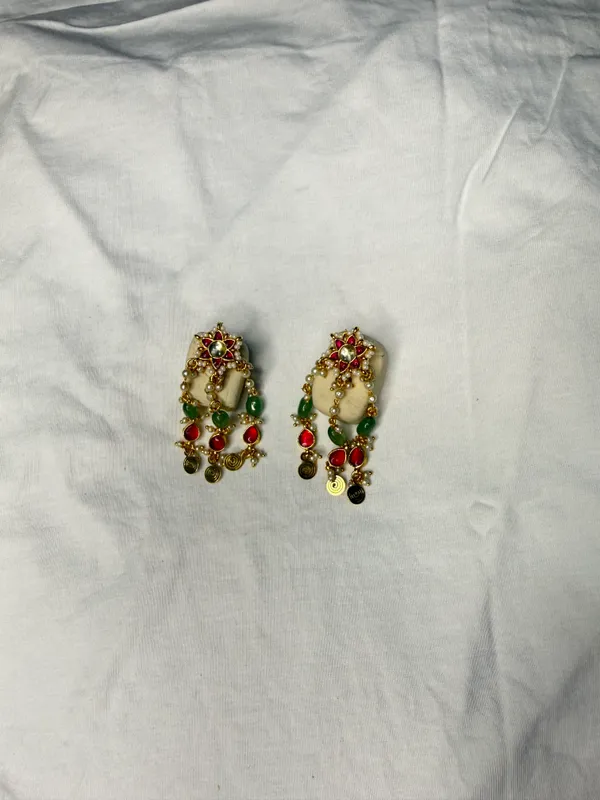 Multicolor_Gold-Toned_Choker_Necklace_Set_With_Green_Red_Beads_For_Women
