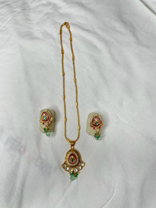 Multicolor_Gold_Toned_Ruby_Red_Green_Kundan_Pendant_Earring_Set_For_Women