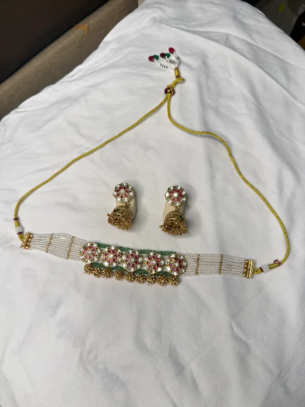 Multicolor_Gold-Toned_Alloy_Kundan_Pearl_Choker_Necklace_Set_For_Women