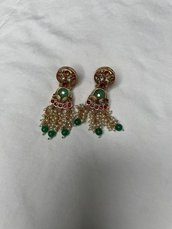 Multicolor_Antique_Gold_Kundan_Green_Red_Stone_Necklace_Set_For_Women