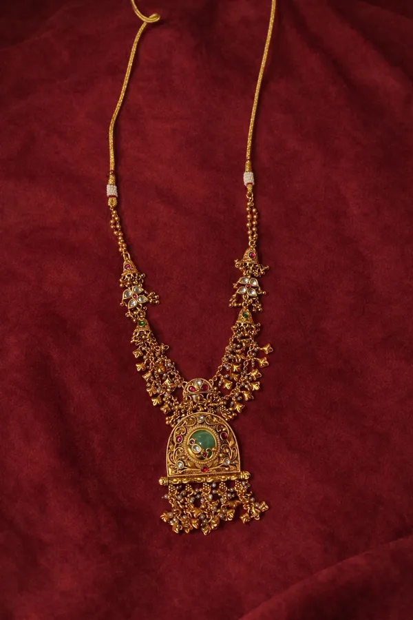 Antique_Gold_Green_Stone_Temple_Pendant_Necklace_Set_For_Women