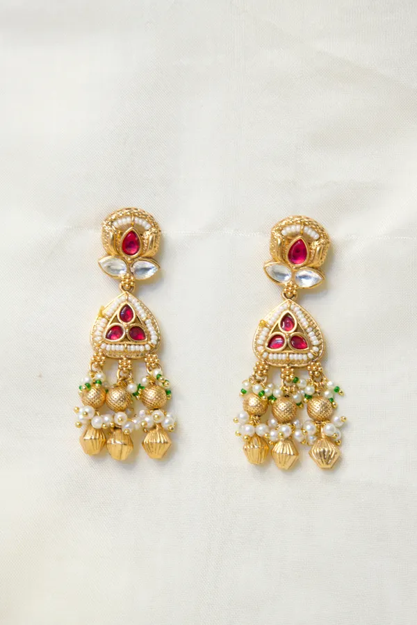 Gold-Toned_Copper_Alloy_Kundan_Ruby_Pearl_Drop_Jhumka_Earrings_For_Women