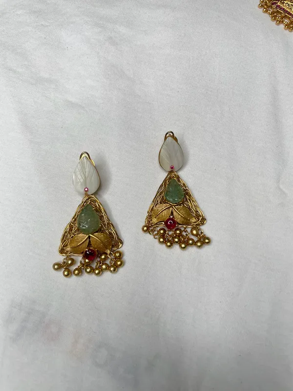 Multicolor_Antique_Gold_Geometric_Triangle_Pendant_Necklace_Set_For_Women