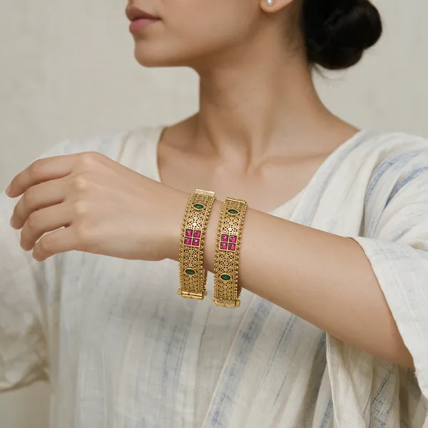 Gold-Toned_Alloy_Kundan_Ruby_Green_Stone_Bangle_Set_For_Women