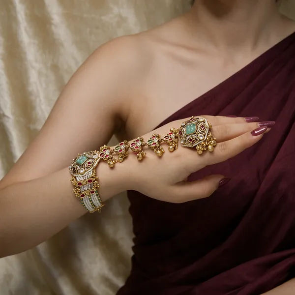 Multicolor_Alloy_Kundan_Green_Stone_Bridal_Hathphool_For_Women