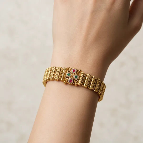 Gold-Toned_Copper_Alloy_Kundan_Kada_Bracelet_For_Women