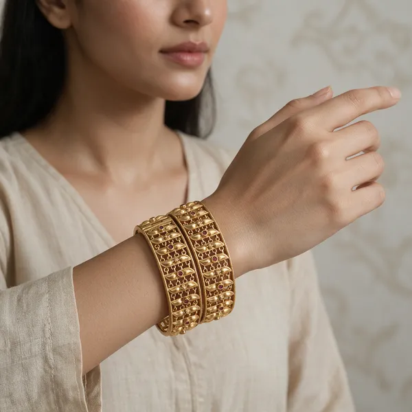 Gold-Toned_Copper_Alloy_Ruby_Paisley_Bangle_Set_For_Women
