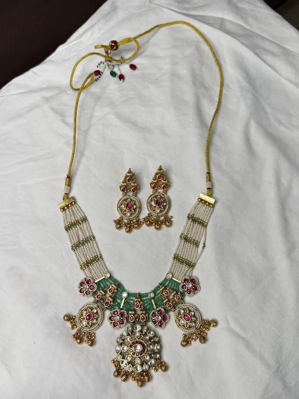 Multicolor_Antique_Gold_Kundan_Pearl_Beaded_Necklace_And_Earring_Set_For_Women