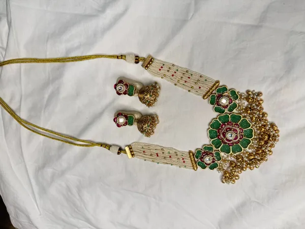 Green_Gold-Toned_Alloy_Kundan_Beaded_Tassel_Necklace_Set_For_Women