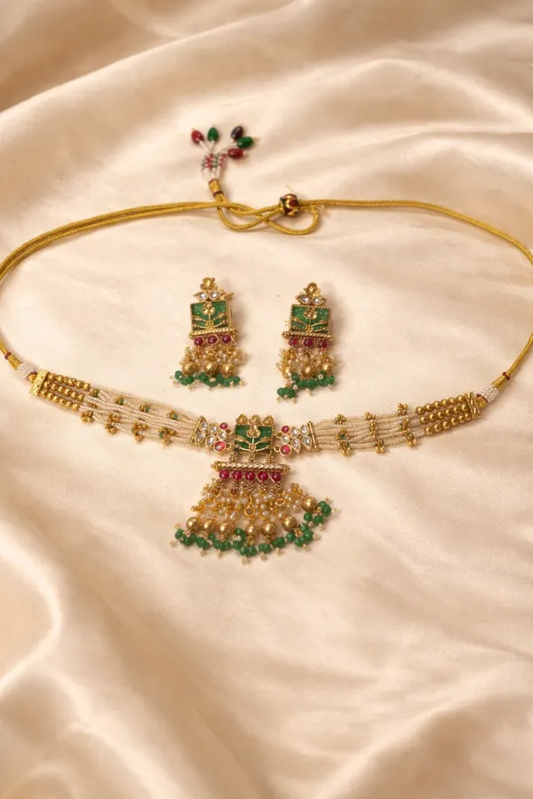 Antique_Gold-Toned_Copper_Alloy_Kundan_Green_Red_Stone_Necklace_For_Women