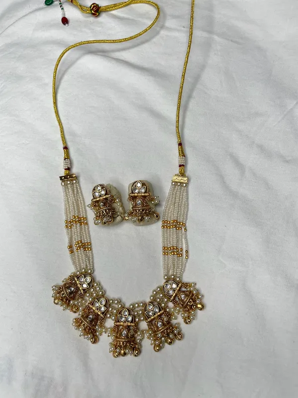 Antique_Gold_Copper_Alloy_Pearl_Kundan_Jhumka_Necklace_Set_For_Women