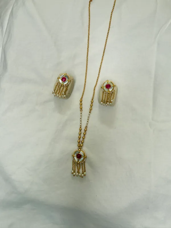 Gold-Toned_Alloy_Red_Stone_Tassel_Pendant_Necklace_Set_For_Women