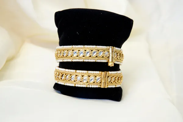 Gold-Toned_Alloy_Kundan_Pearl_White_Stone_Bangle_Set_For_Women