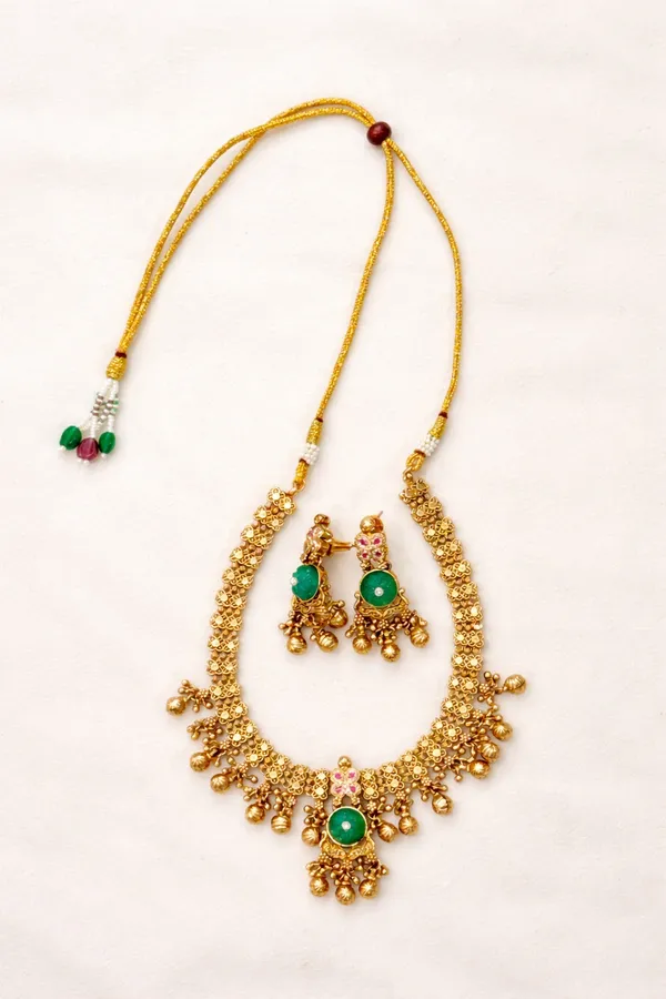 Antique_Gold-Toned_Copper_Alloy_Kundan_Green_Stone_Necklace_Set_For_Women