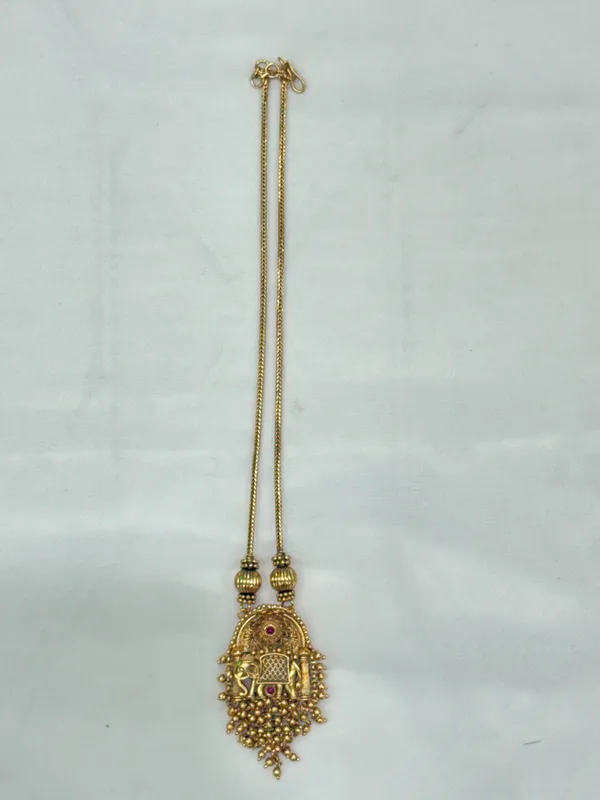 Gold-Tone_Kundan_Pendant_Necklace_&_Earrings_Set_For_Women