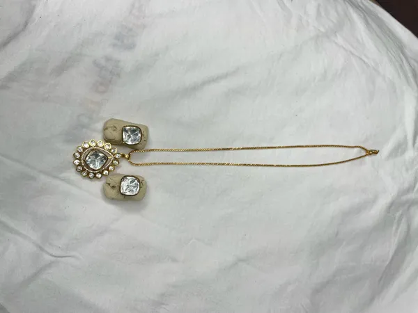 Multicolor_Gold_Toned_White_Crystal_Pendant_Necklace_Earrings_Set_For_Women