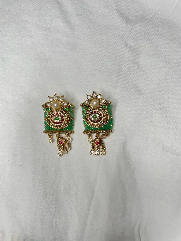 Green_Antique_Gold_Kundan_Stone_Long_Necklace_Set_With_Earrings_For_Women