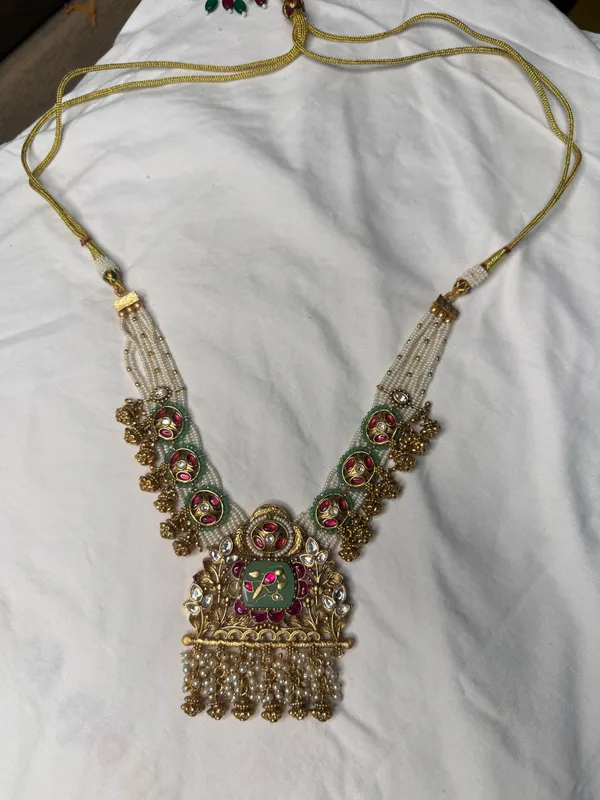 Antique_Gold_Kundan_Meenakari_Mint_Green_Necklace_Set_For_Women