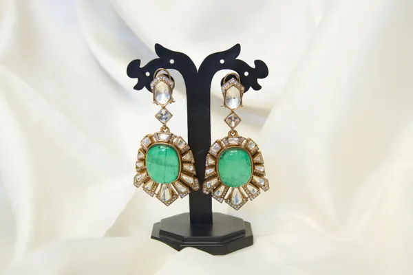 Gold-Toned_Mint_Green_Kundan_Rectangular_Stone_Drop_Earrings_For_Women