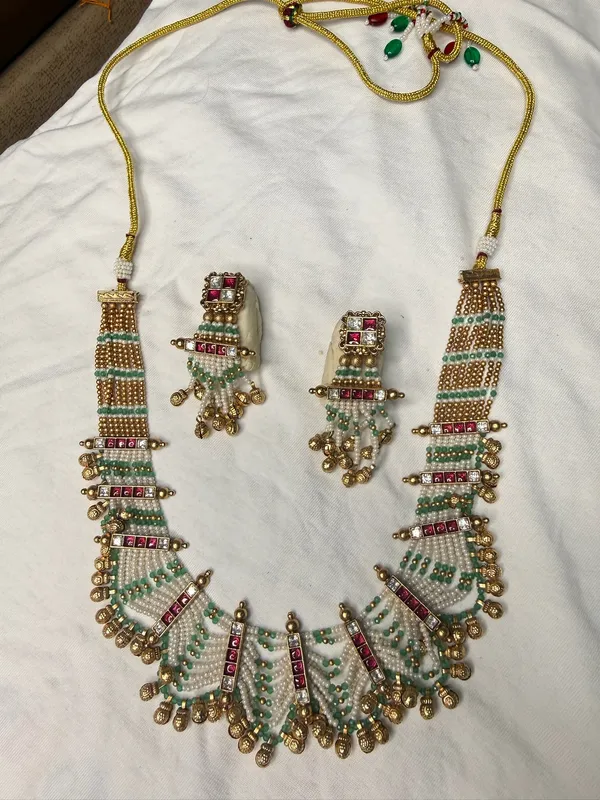 Multicolor_Alloy_Beaded_Green_Pink_Gold-Toned_Necklace_Set_For_Women