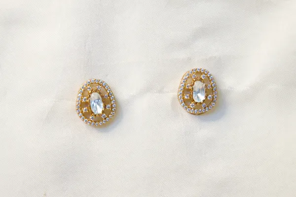 Gold-Toned_Copper_Alloy_Oval_Crystal_Stud_Earrings_For_Women