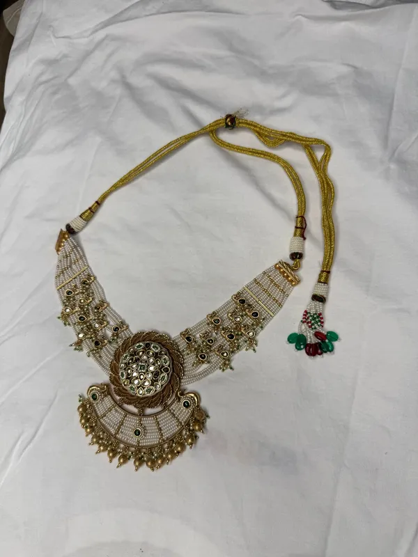 Off-White_Gold-Toned_Alloy_Kundan_Beaded_Necklace_Set_For_Women