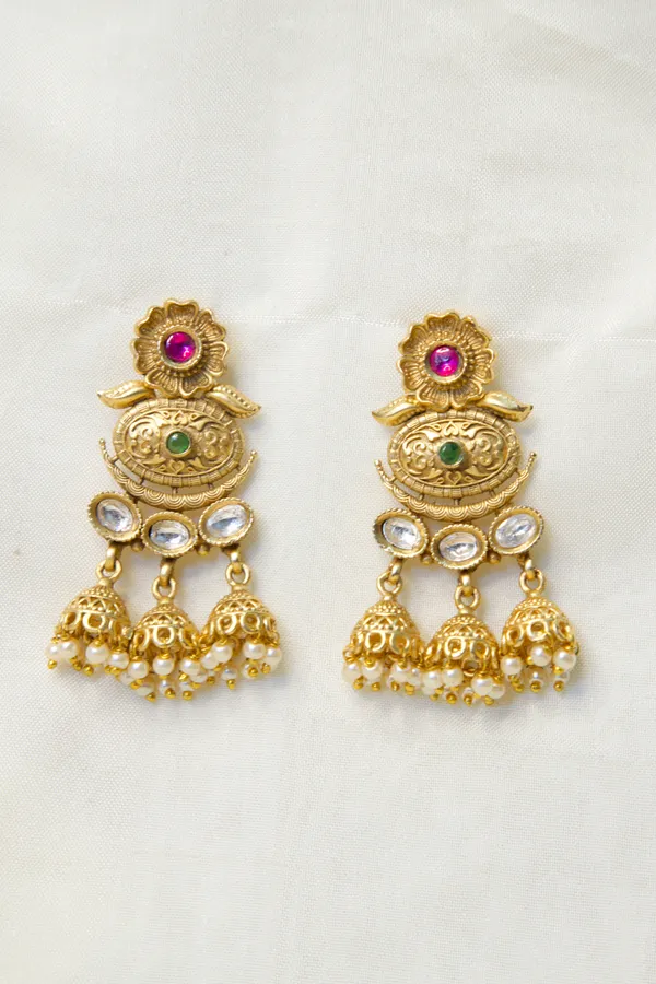Gold-Toned_Copper_Alloy_Kundan_Pearl_Accent_Jhumka_Earrings_For_Women