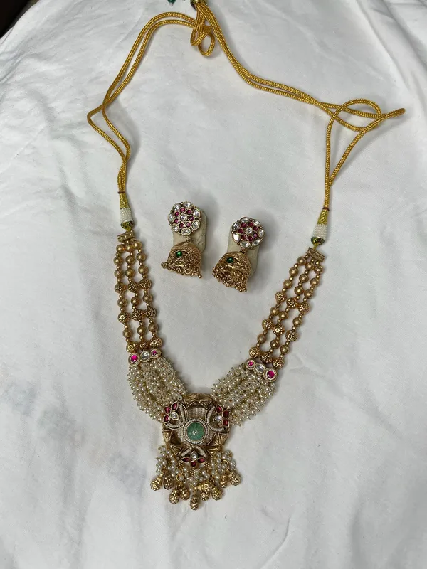 Antique_Gold_Copper_Alloy_Kundan_Green_Pink_Jhumka_Necklace_Set_For_Women