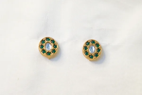 Gold-Toned_Copper_Alloy_Kundan_Green_Stone_Circle_Stud_Earrings_For_Women