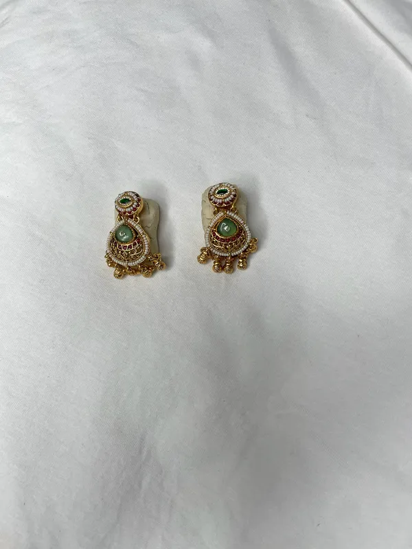 Multicolor_Antique_Gold_Green_Stone_Kundan_Necklace_Set_With_Earrings_For_Women