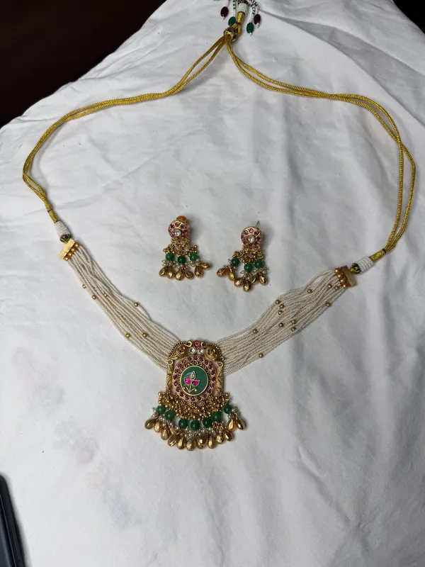 Antique_Gold_Green_Stone_Beaded_Pendant_Necklace_Set_With_Earrings_For_Women
