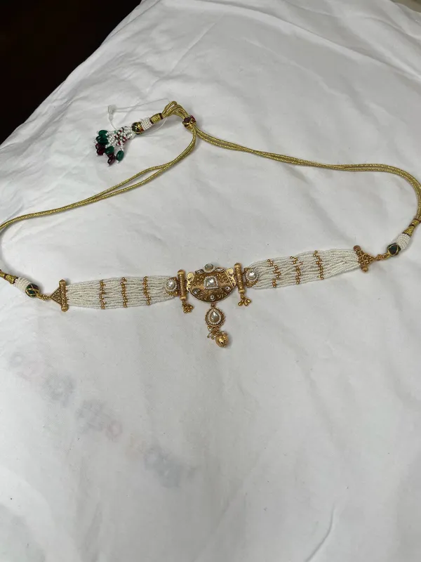 Off-White_Gold-Toned_Alloy_Kundan_Pearl_Choker_Necklace_Set_For_Women